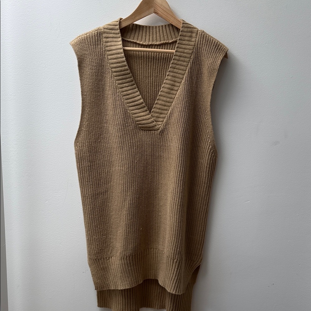 Modern Camel Knit Sweater Vest V-Neck Relaxed Fit